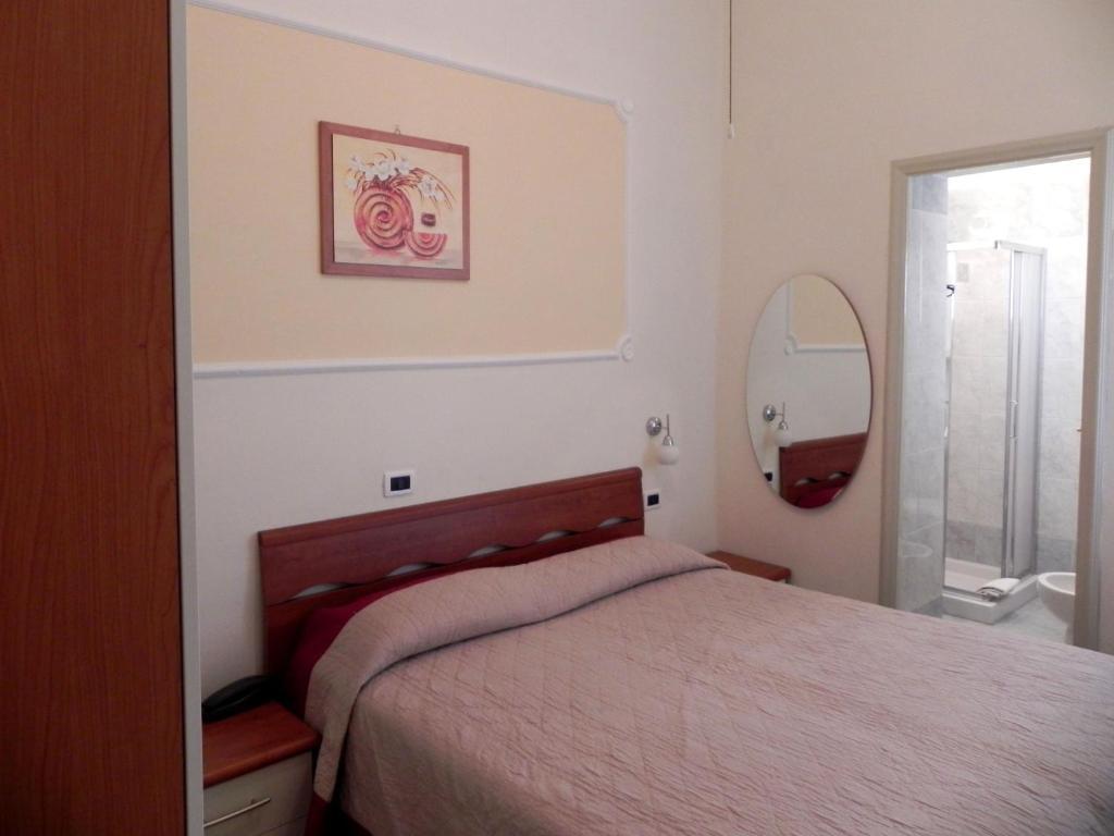 Hotel Ondina Viareggio Oda fotoğraf